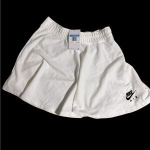 New Nike Women’s White with Black athletic skirt Air Logo medium